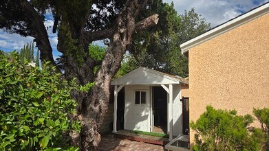 12345 winnetka in Winnetka, CA - Foto de edificio - Building Photo