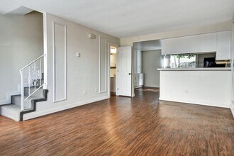 4304 E 5th St in Long Beach, CA - Building Photo - Building Photo