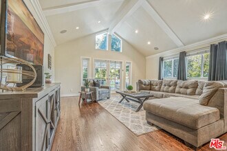 5659 Corbin Ave in Los Angeles, CA - Building Photo - Building Photo