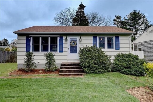 property at 135 Holly Rd