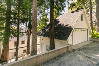 244 John Muir Rd in Lake Arrowhead, CA - Building Photo - Building Photo