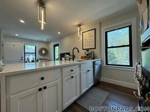 35 Hunnewell Ave in Boston, MA - Building Photo - Building Photo