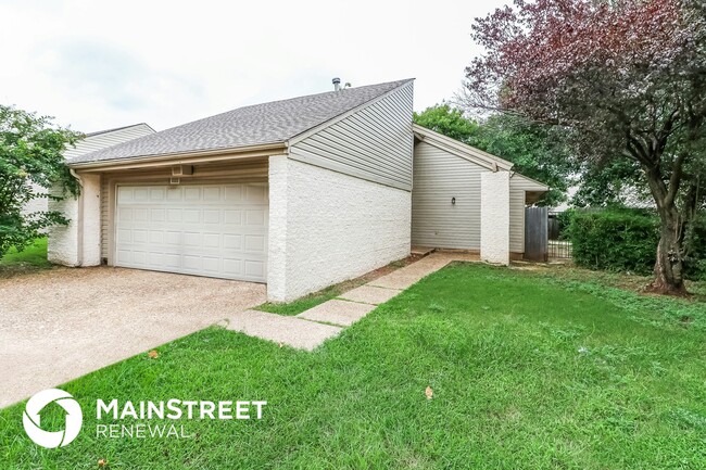 5903 Fox Run Way in Oklahoma City, OK - Building Photo - Building Photo