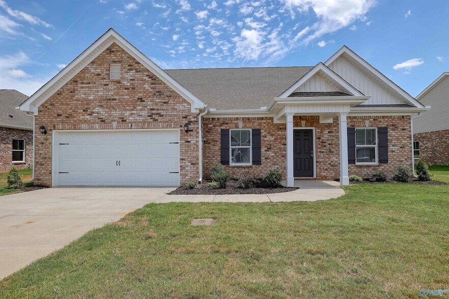 13918 Hickory Brk Rd in Athens, AL - Building Photo