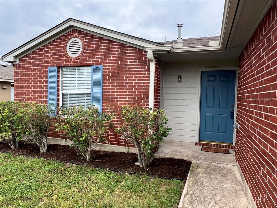 112 Mason Reed Cove in Kyle, TX - Building Photo
