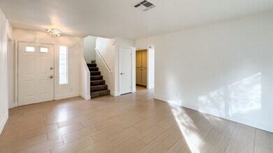 2316 Pine Bluff Ct in Las Vegas, NV - Building Photo - Building Photo