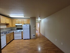 8102 SE Lambert St, Unit 5 in Portland, OR - Building Photo - Building Photo