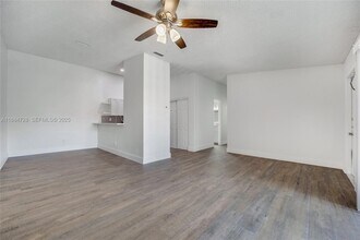 18220 Mediterranean Blvd in Hialeah, FL - Building Photo - Building Photo