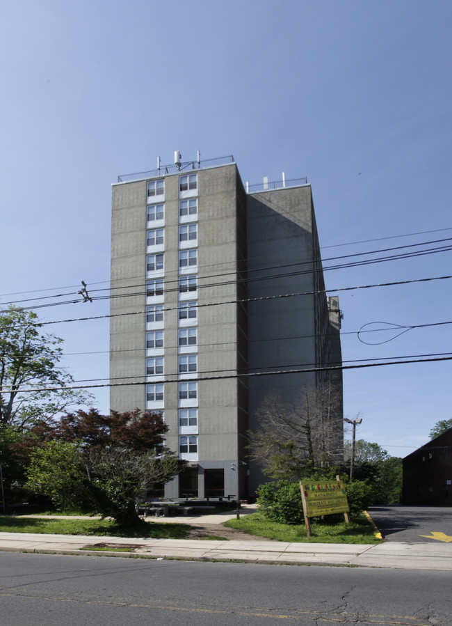 Luther Towers (55+) in Trenton, NJ - Foto de edificio - Building Photo