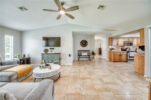 4142 SW 22nd Ct in Cape Coral, FL - Building Photo