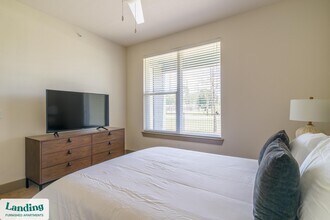 300 Enclave Dr, Unit 5113 in Conroe, TX - Foto de edificio - Building Photo