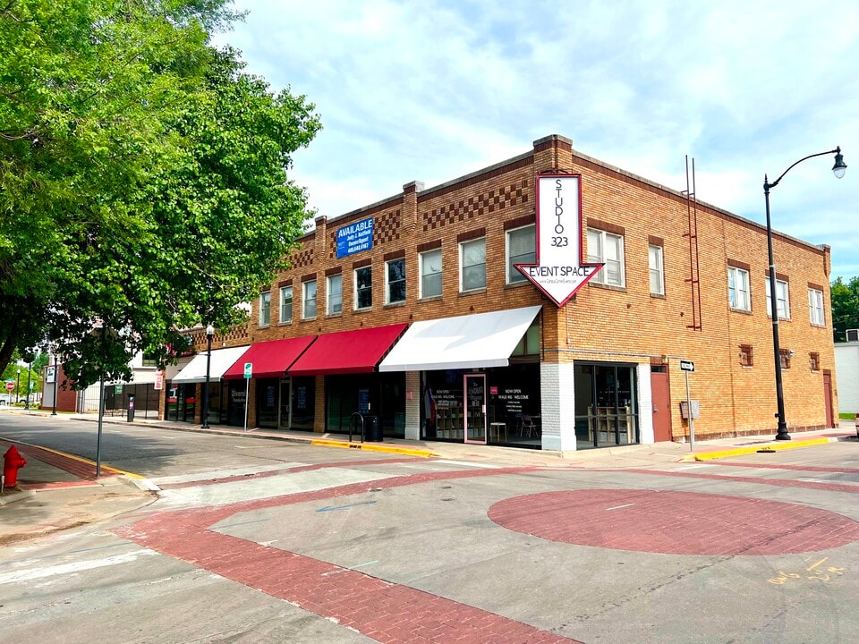 White Street Apartments on Campus Corner in Norman, OK - Building Photo