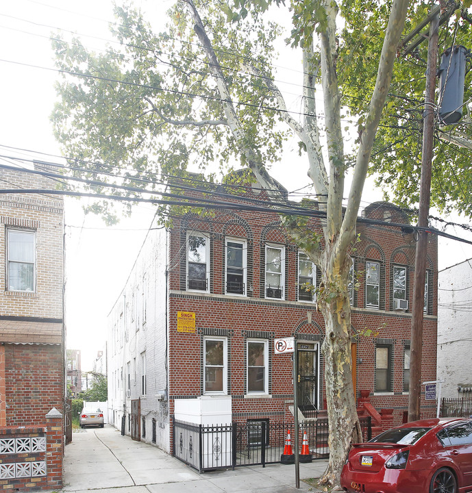 447 Atkins Ave in Brooklyn, NY - Building Photo