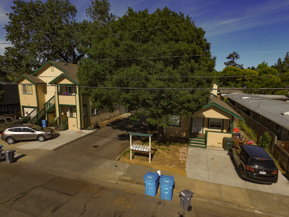 1404 Slater St in Santa Rosa, CA - Building Photo