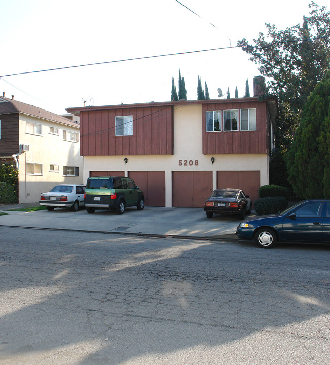 5208 Whitsett Ave in Valley Village, CA - Building Photo