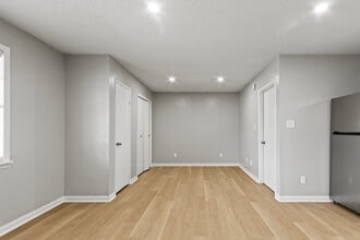 Swan Creek Apartments in Athens, AL - Building Photo - Building Photo