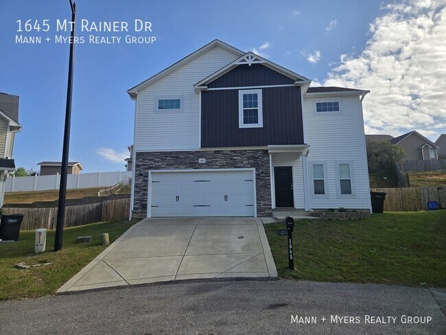 1645 Mount Rainer Dr in Fayetteville, NC - Building Photo - Building Photo