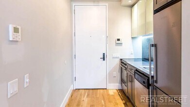 Leonard Street in Brooklyn, NY - Building Photo - Building Photo