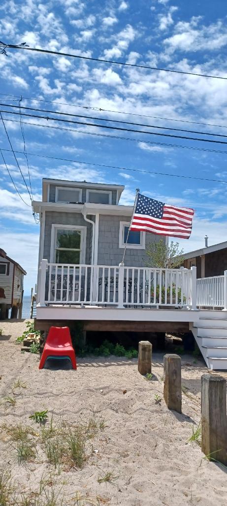 property at 31 Shoreline Dr