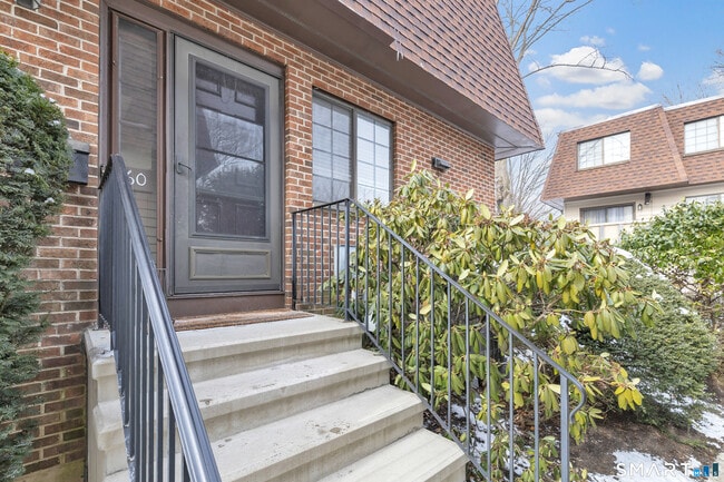 property at 202 Soundview Ave