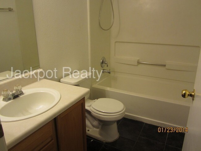 2529 Charleville Ave-Unit -102 in Las Vegas, NV - Building Photo - Building Photo