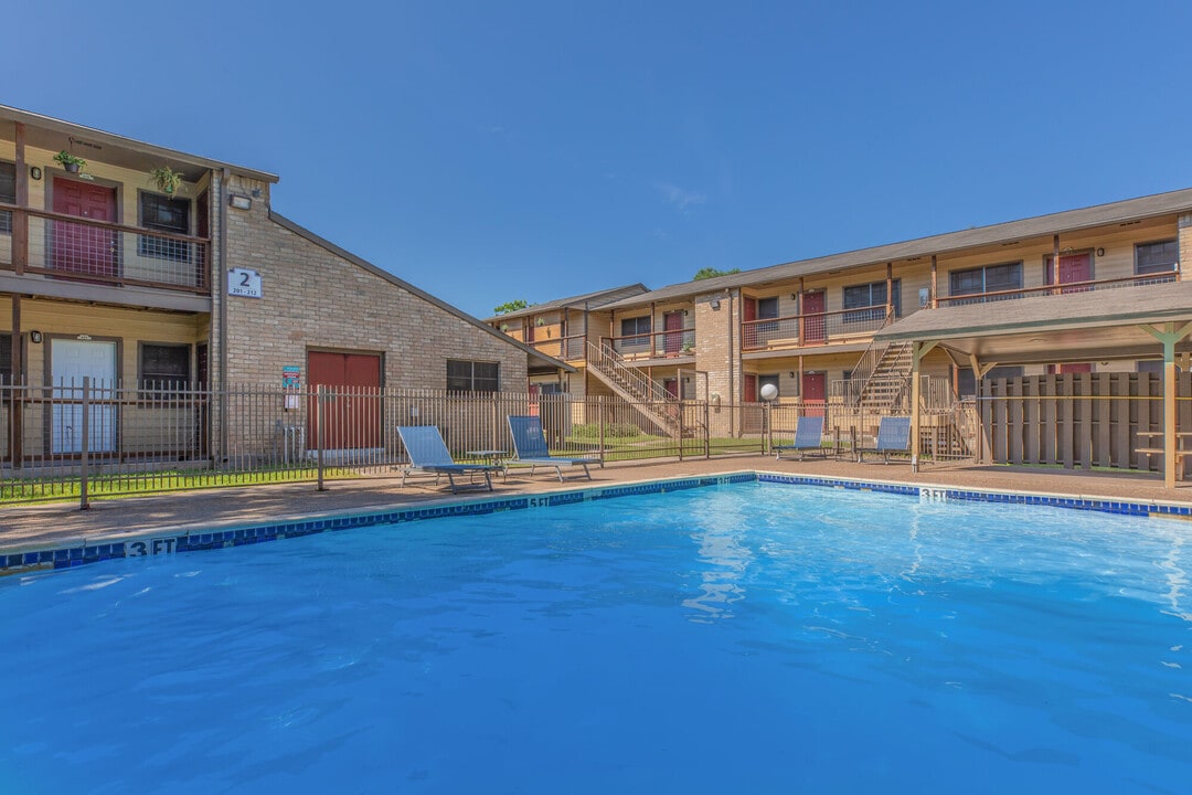 Eagles Landing in Beeville, TX - Foto de edificio