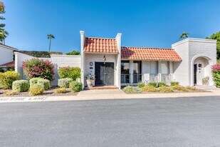 7145 E McDonald Dr in Paradise Valley, AZ - Building Photo