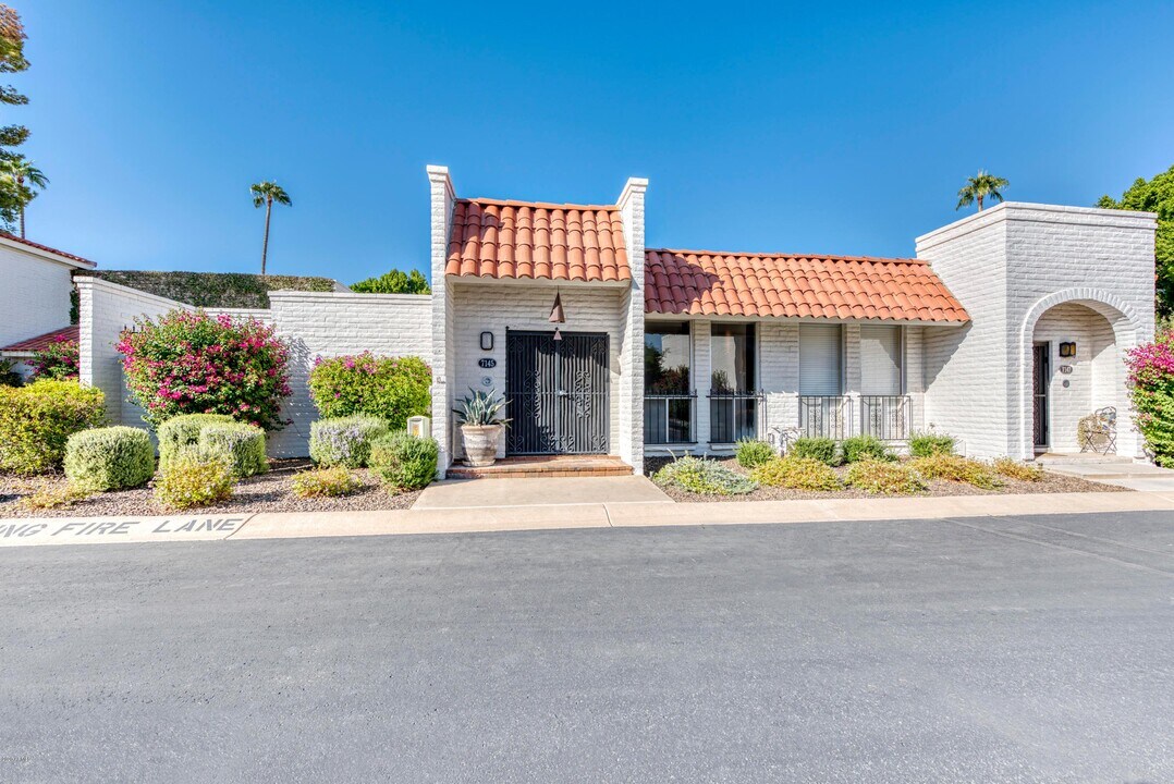 7145 E McDonald Dr in Paradise Valley, AZ - Building Photo