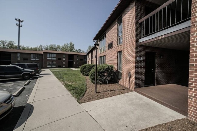 JSB Apartments in Waldorf, MD - Building Photo - Building Photo