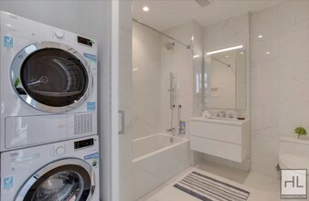 East 44th Street, Unit 40N in New York, NY - Building Photo - Building Photo