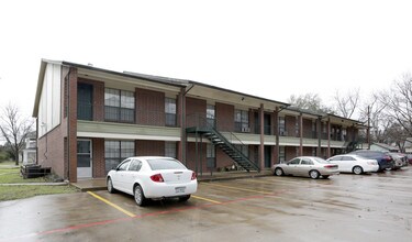 507 N Virginia St in Terrell, TX - Foto de edificio - Building Photo