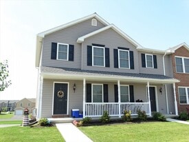 330 Meadow View Dr in Myerstown, PA - Building Photo