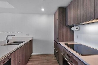 801 S Miami Ave in Miami, FL - Building Photo - Building Photo