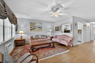 386 Sheffield P in West Palm Beach, FL - Building Photo - Building Photo