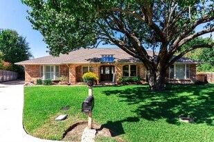 1604 Berkeley Ct in Mansfield, TX - Building Photo