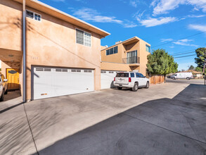 7319 Tampa Ave in Reseda, CA - Building Photo - Building Photo