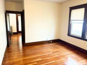 33 Adams St in Watertown, MA - Building Photo - Building Photo