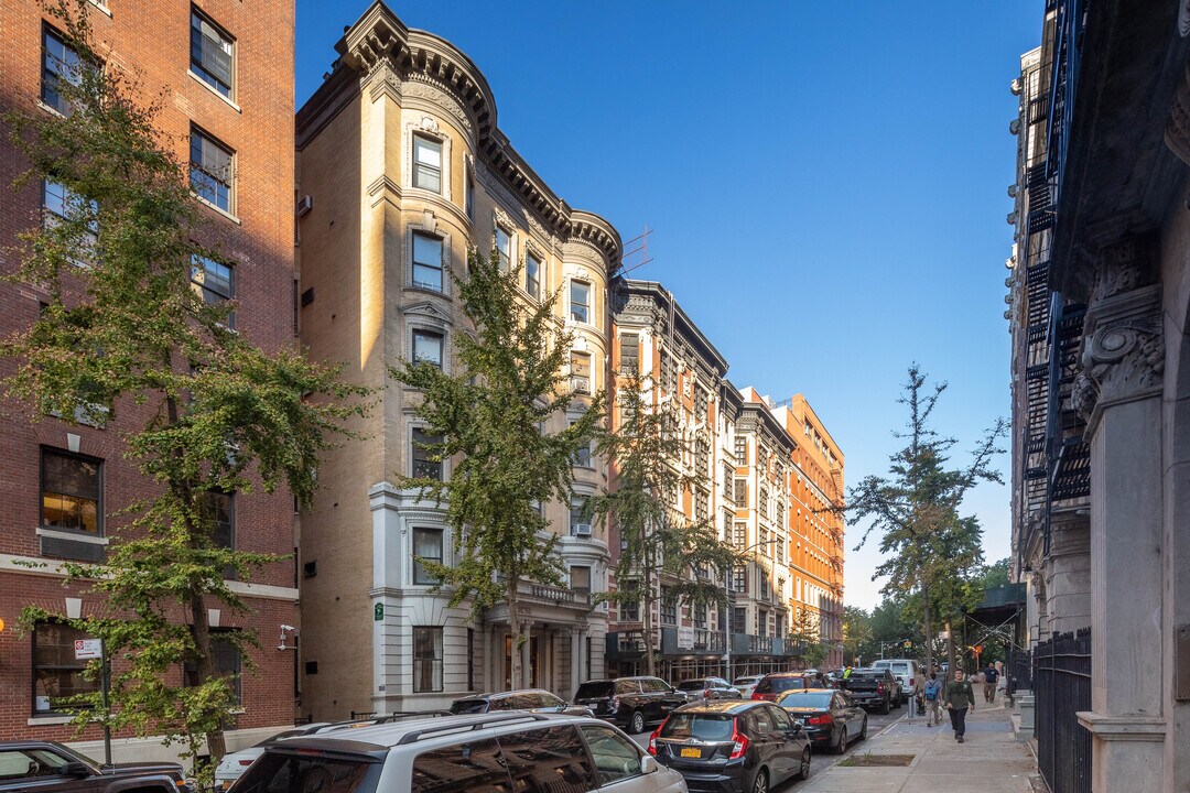 342 W 85th St in New York, NY - Building Photo