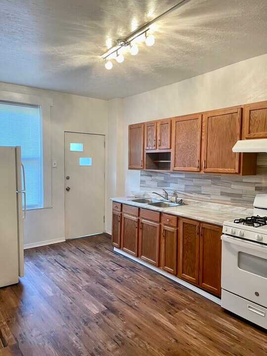 638 Middle Ave, Unit B 1st Floor in Wilmerding, PA - Building Photo
