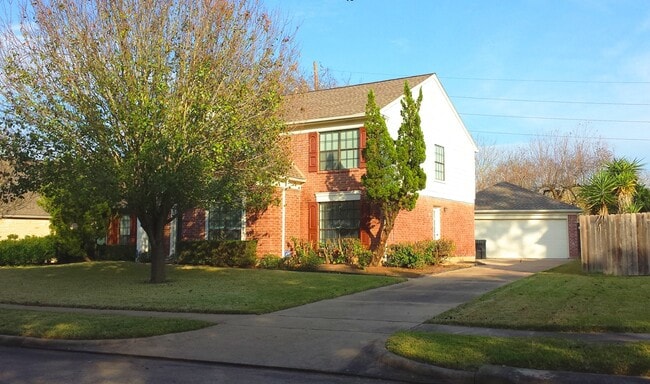 2319 Mill Creek Dr in Sugar Land, TX - Building Photo - Building Photo