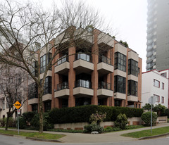 1691 Harwood St Apartments