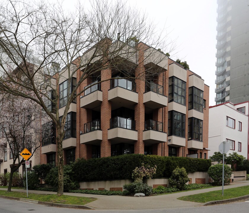 1691 Harwood St in Vancouver, BC - Building Photo