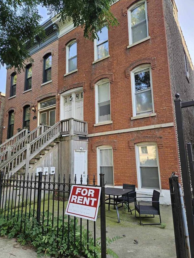 property at 1946 N Wilmot Ave