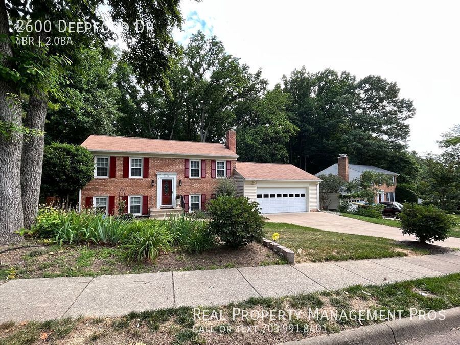 2600 Deepford Dr in Woodbridge, VA - Building Photo