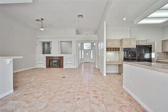 8052 Marbella Cir in Las Vegas, NV - Building Photo - Building Photo