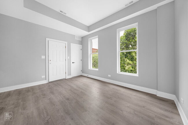 1035 N Washtenaw Ave in Chicago, IL - Building Photo - Building Photo