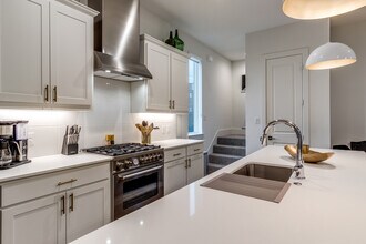 5703 Lindell Ave in Dallas, TX - Foto de edificio - Building Photo