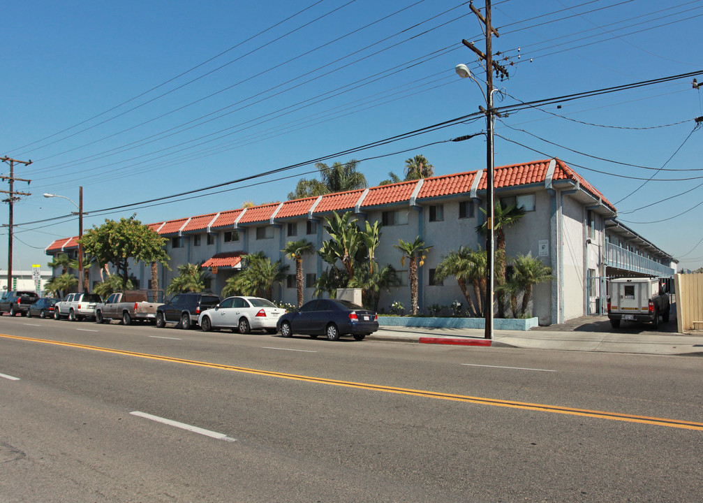 Marine Bay Apartments in Gardena, CA - Building Photo