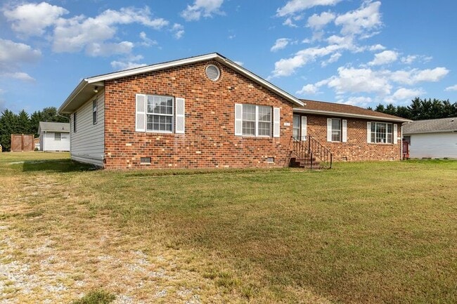 1929 Sierra Dr in Fredericksburg, VA - Building Photo - Building Photo