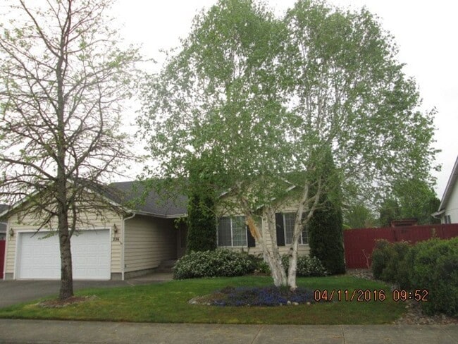 226 Montclair Dr in Sutherlin, OR - Building Photo - Building Photo